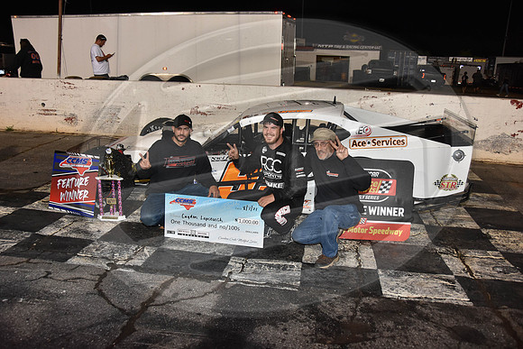 LJR_4671